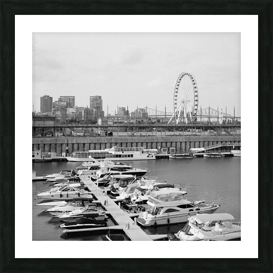 Old Port Of Montreal Marina With The Big Wheel Impression et Cadre photo
